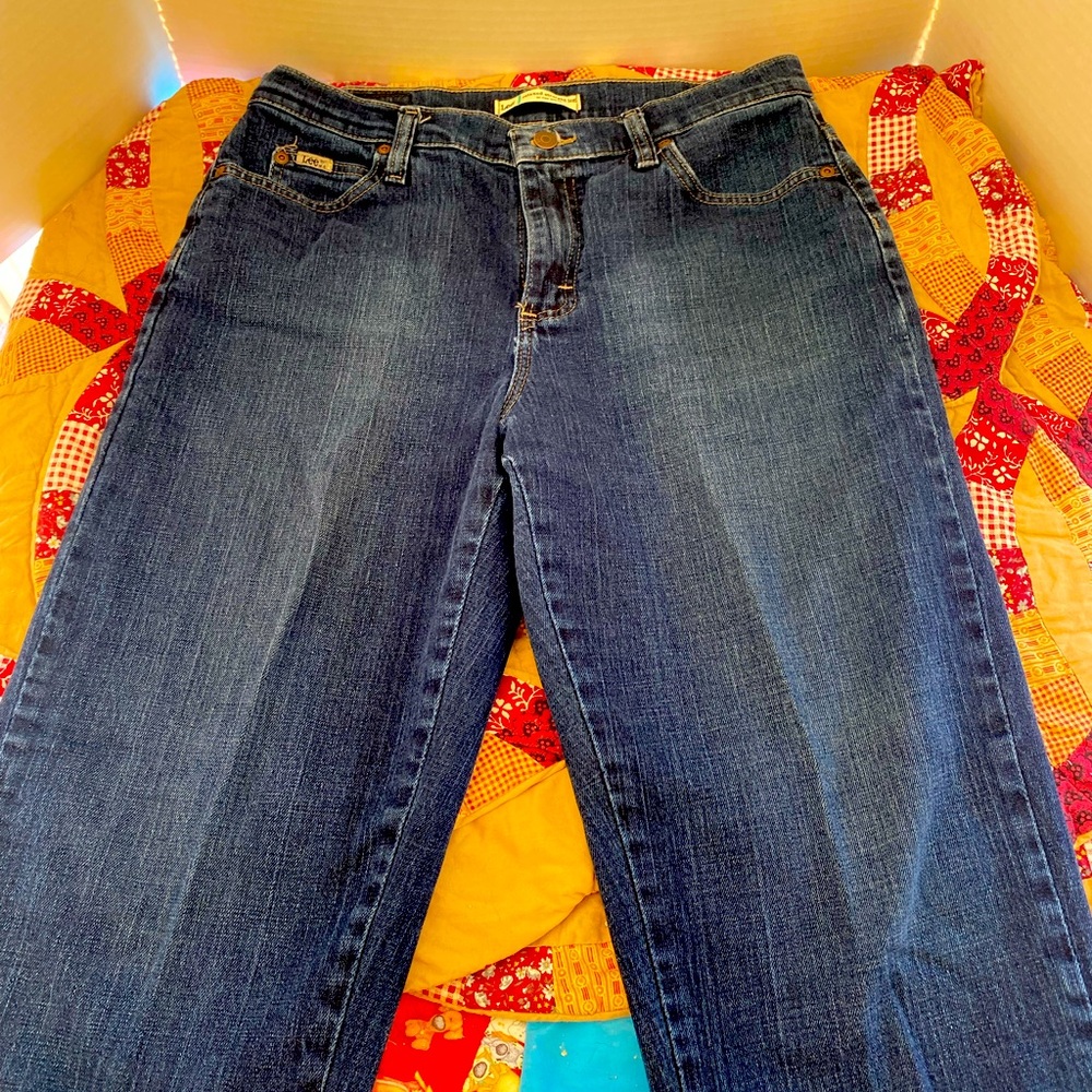 LADIES SZ 8 Medium straight leg medium Lee Jeans